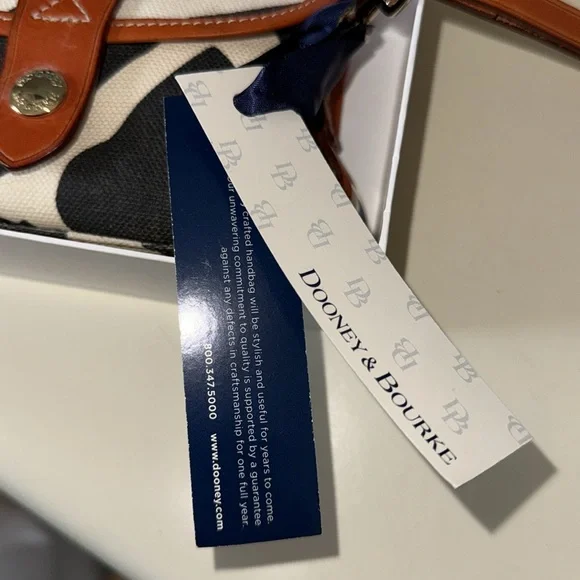 DOONEY AND BOURKE Orange Flap Wristlet NEW WITH TAGS. - Picture 4 of 12